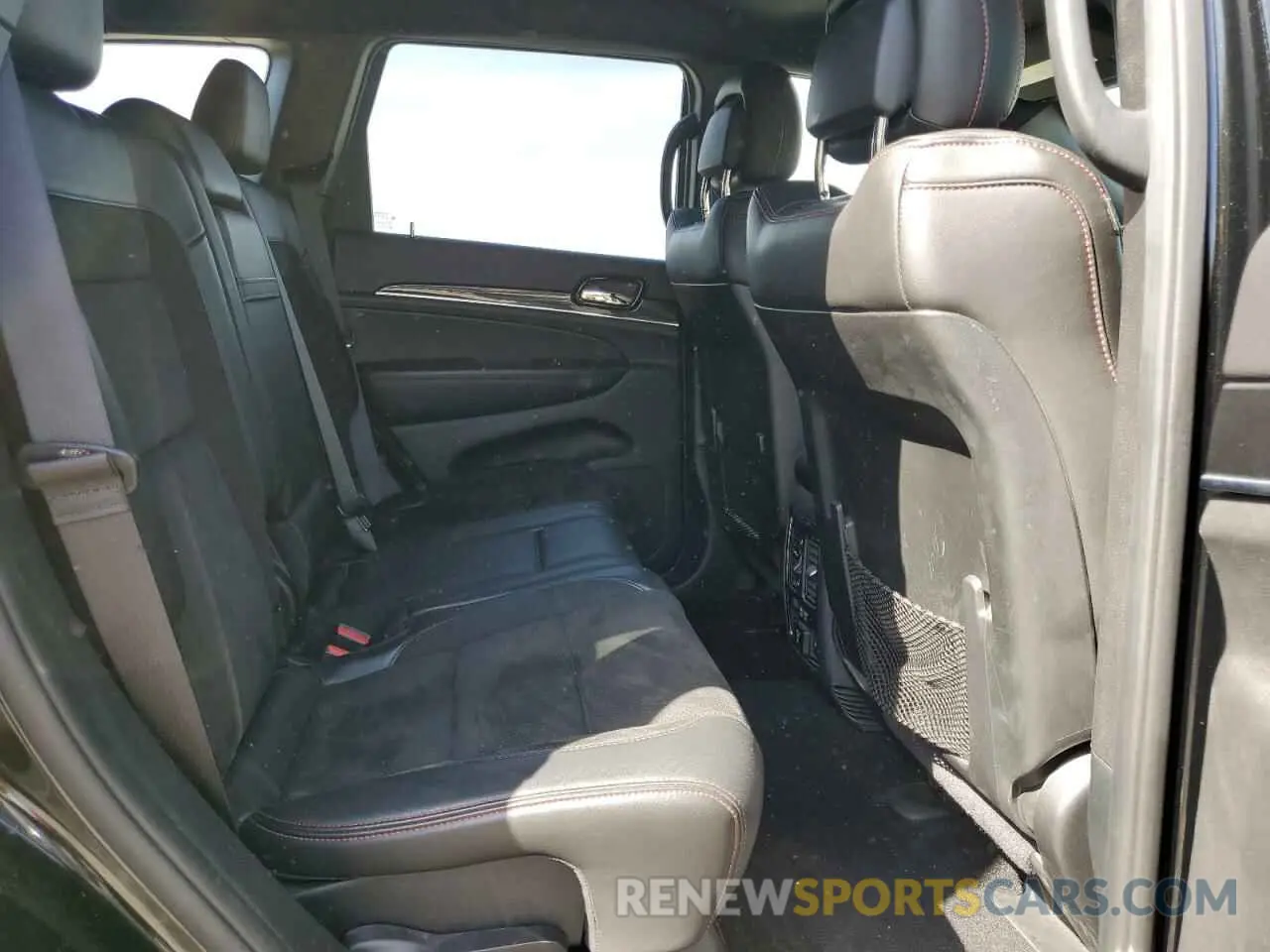 5 Photograph of a damaged car 1C4RJFLT5KC856652 JEEP GRAND CHER 2019