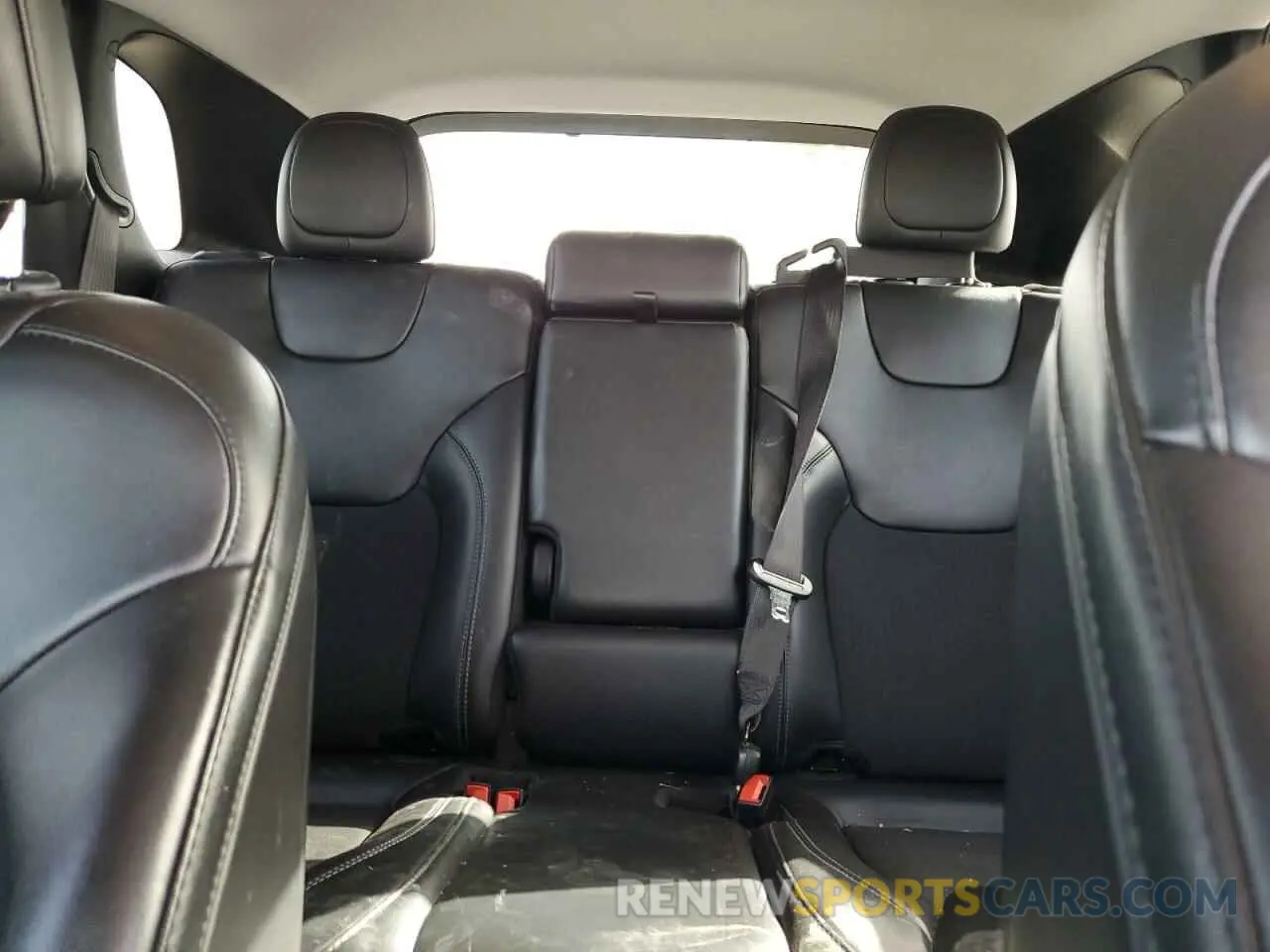 10 Photograph of a damaged car 1C4PJLLB1LD511241 JEEP GRAND CHER 2020