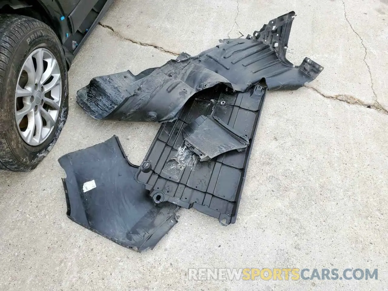 13 Photograph of a damaged car 1C4PJMCB6LD625404 JEEP GRAND CHER 2020