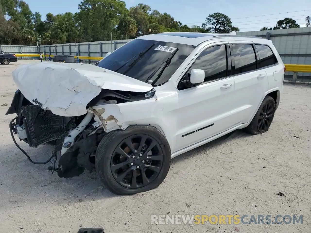 1 Photograph of a damaged car 1C4RJFAG3LC122115 JEEP GRAND CHER 2020