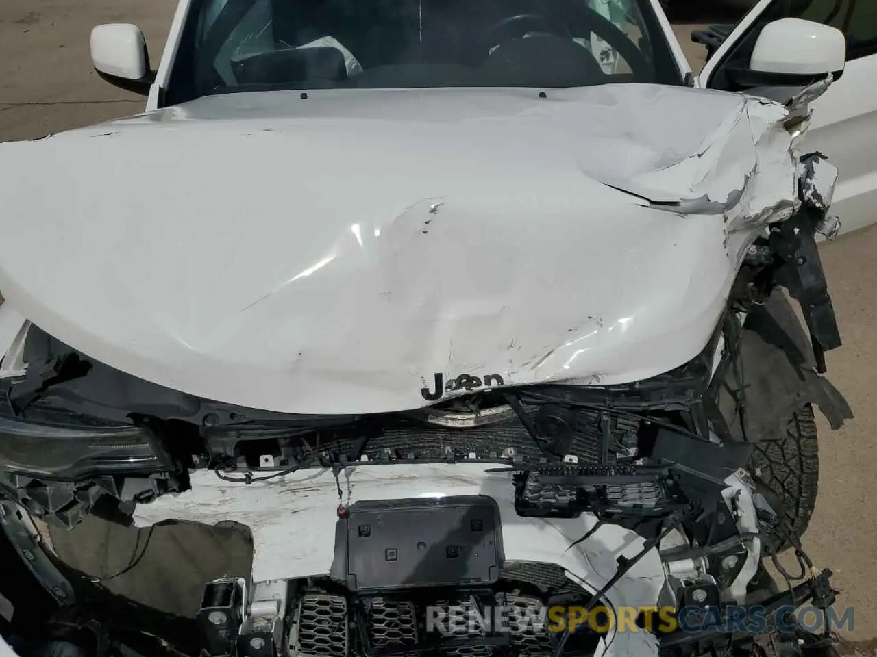 12 Photograph of a damaged car 1C4RJFAGXLC122614 JEEP GRAND CHER 2020