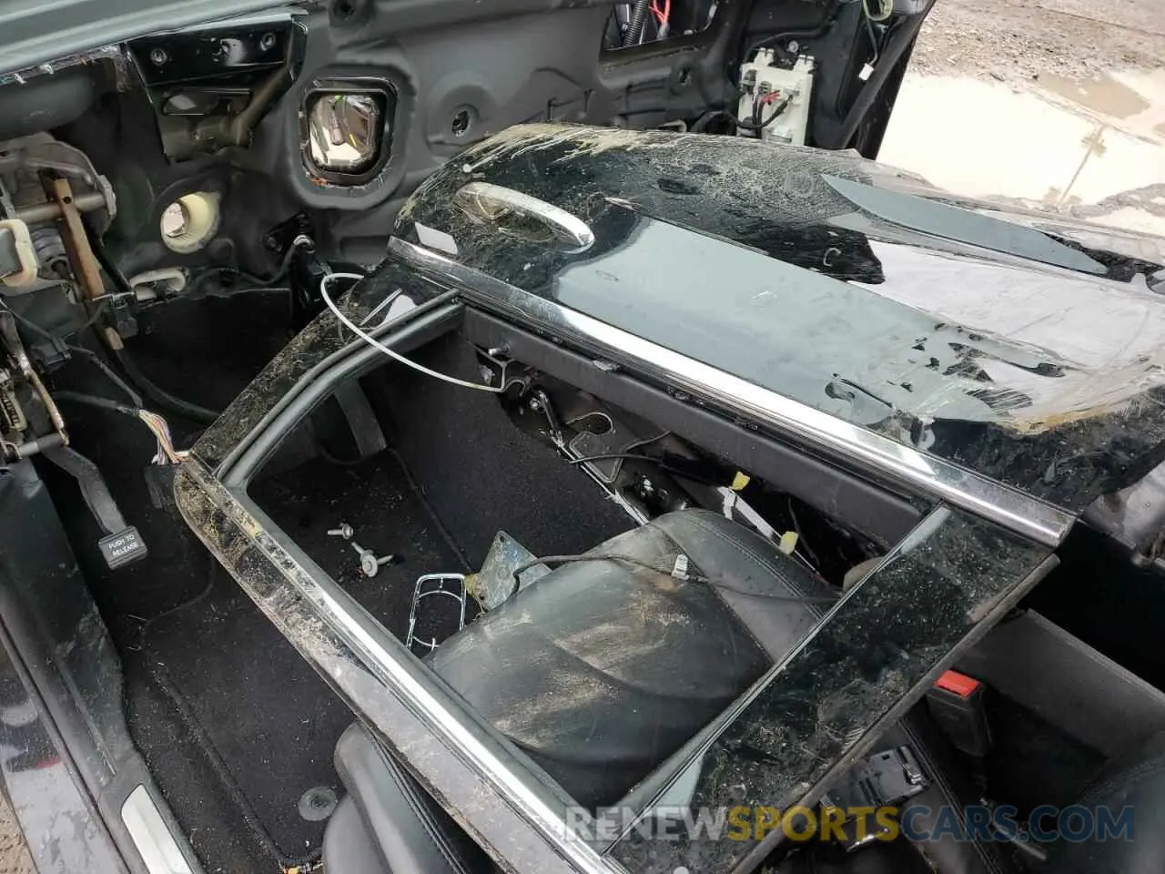 8 Photograph of a damaged car 1C4RJFBG7LC417247 JEEP GRAND CHER 2020