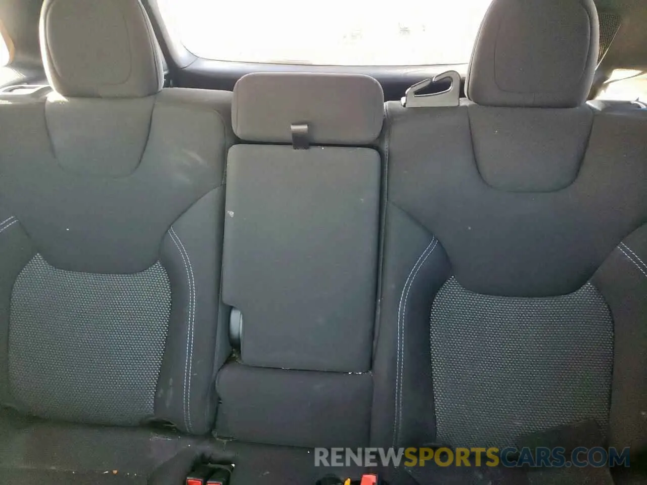 10 Photograph of a damaged car 1C4PJLCB1MD156069 JEEP GRAND CHER 2021