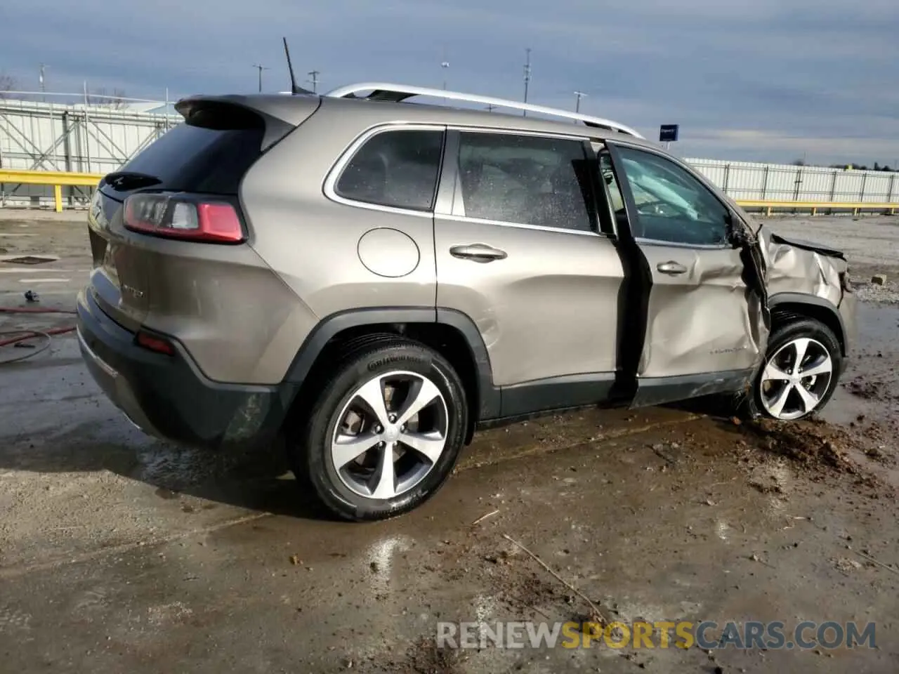 3 Photograph of a damaged car 1C4PJMDX2MD126255 JEEP GRAND CHER 2021
