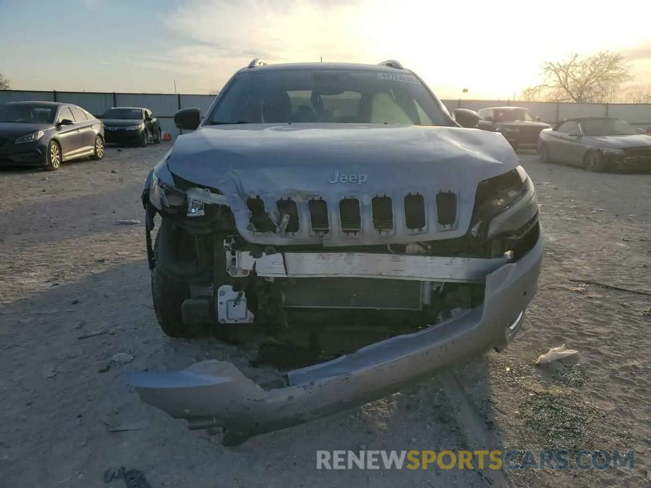 5 Photograph of a damaged car 1C4PJMDX4MD108758 JEEP GRAND CHER 2021