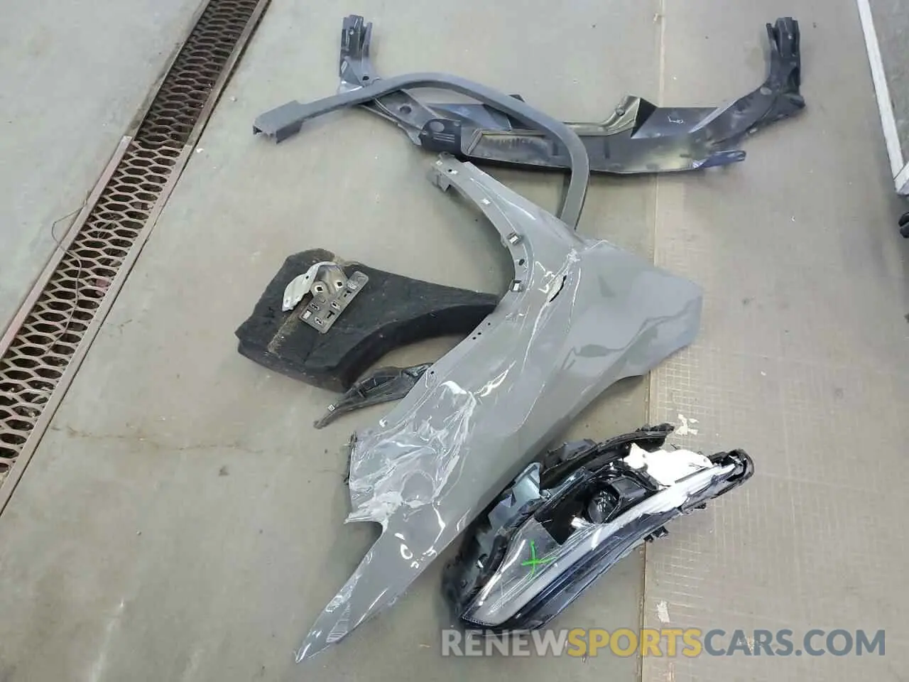 13 Photograph of a damaged car 1C4PJMLB5MD166948 JEEP GRAND CHER 2021