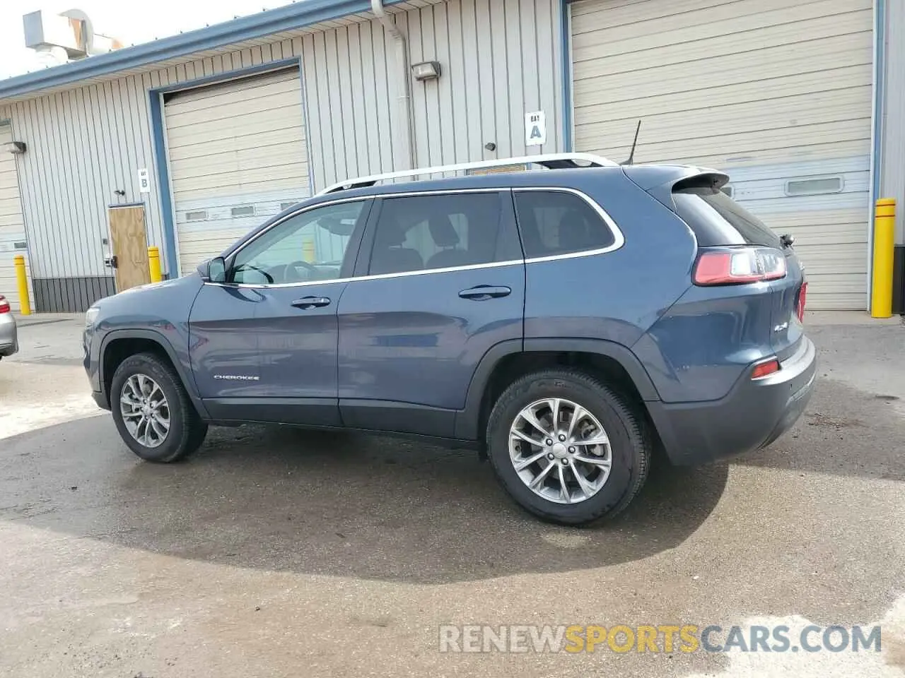 2 Photograph of a damaged car 1C4PJMLB7MD102166 JEEP GRAND CHER 2021