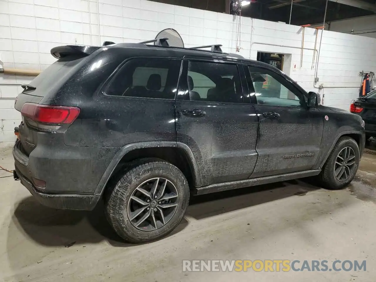 3 Photograph of a damaged car 1C4RJFLGXMC548821 JEEP GRAND CHER 2021