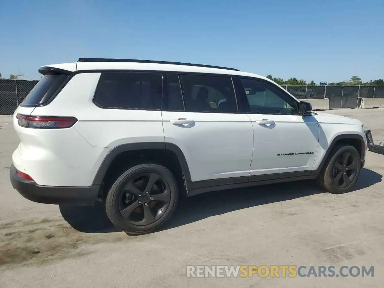 3 Photograph of a damaged car 1C4RJKAG0M8209063 JEEP GRAND CHER 2021