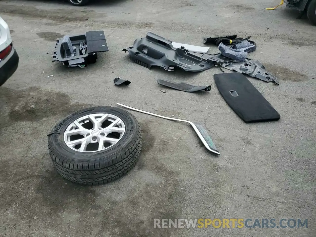 13 Photograph of a damaged car 1C4RJKBG5M8158853 JEEP GRAND CHER 2021