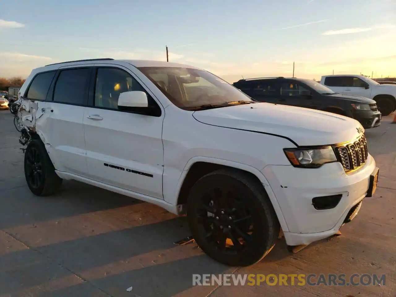 4 Photograph of a damaged car 1C4RJEAG4NC154150 JEEP GRAND CHER 2022