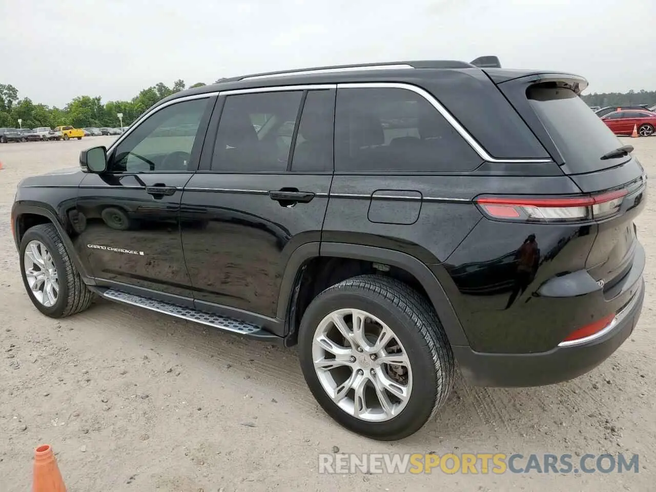 2 Photograph of a damaged car 1C4RJGBG2N8631137 JEEP GRAND CHER 2022