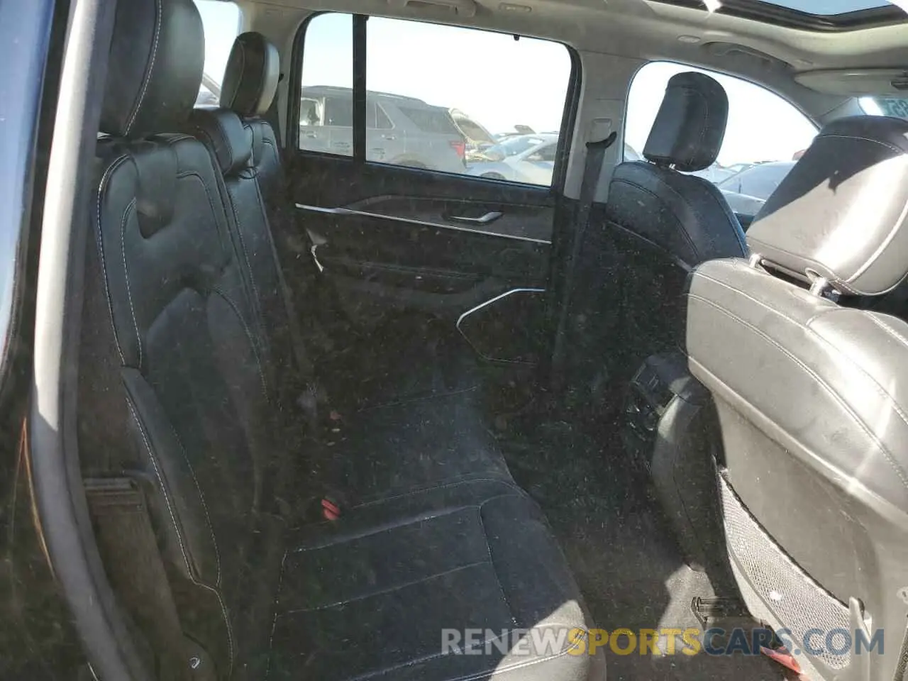 11 Photograph of a damaged car 1C4RJGBG7N8608386 JEEP GRAND CHER 2022