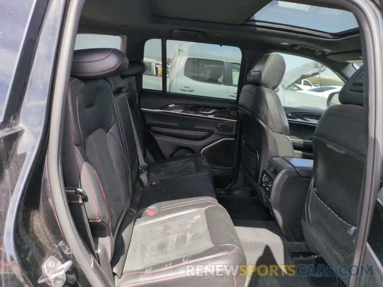 10 Photograph of a damaged car 1C4RJHCG1N8574207 JEEP GRAND CHER 2022
