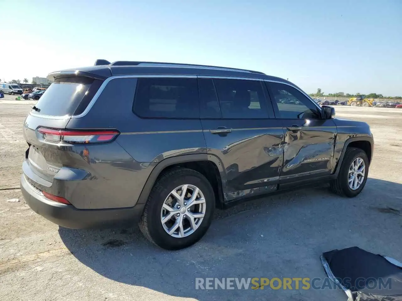 3 Photograph of a damaged car 1C4RJJBG1N8631644 JEEP GRAND CHER 2022