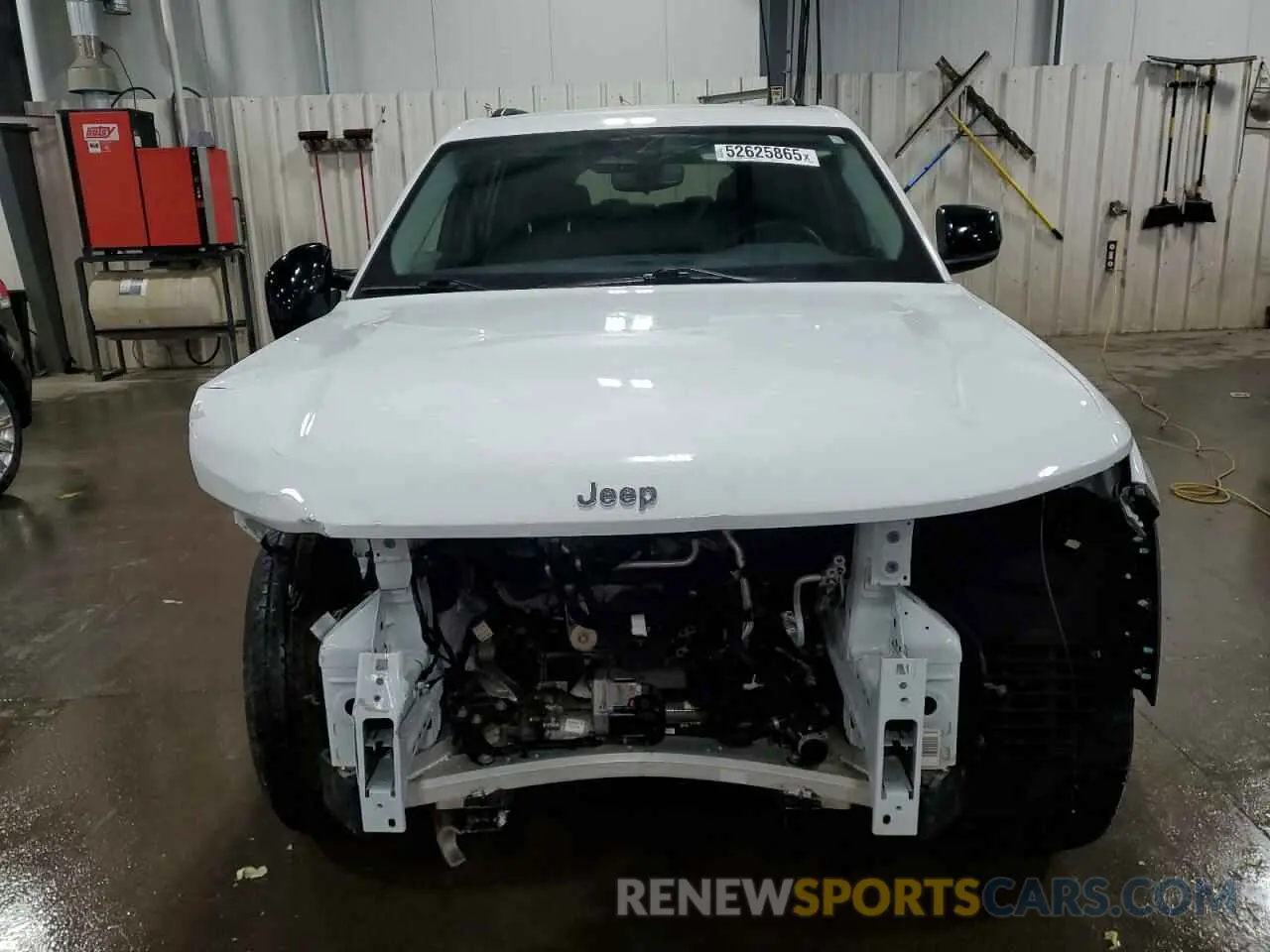 5 Photograph of a damaged car 1C4RJKAG7N8624317 JEEP GRAND CHER 2022