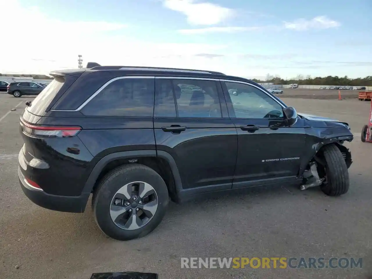 3 Photograph of a damaged car 1C4RJYB61N8758300 JEEP GRAND CHER 2022