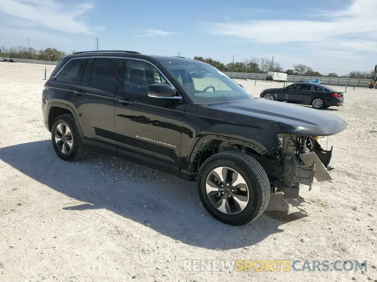 4 Photograph of a damaged car 1C4RJYB62N8716394 JEEP GRAND CHER 2022