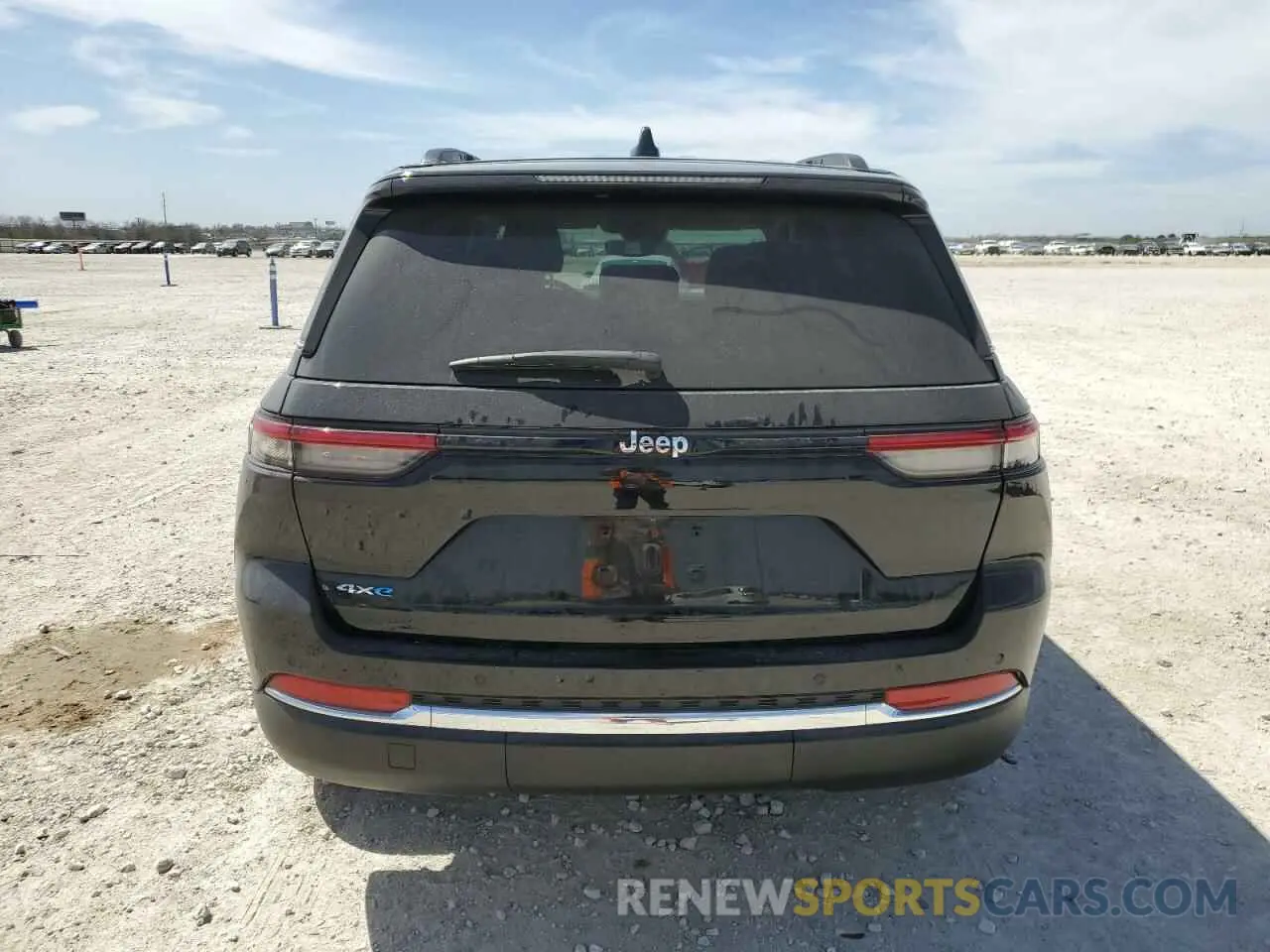 6 Photograph of a damaged car 1C4RJYB62N8716394 JEEP GRAND CHER 2022