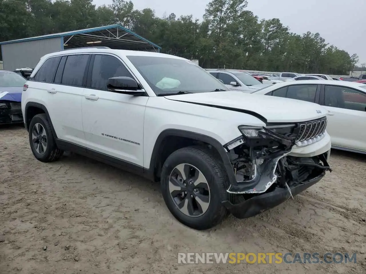 4 Photograph of a damaged car 1C4RJYB69N8748985 JEEP GRAND CHER 2022