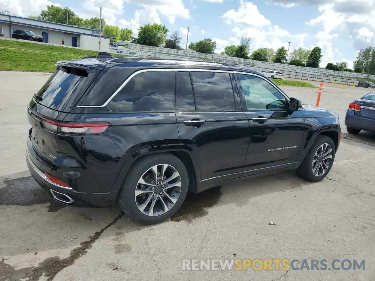 3 Photograph of a damaged car 1C4RJHDG0PC670537 JEEP GRAND CHER 2023