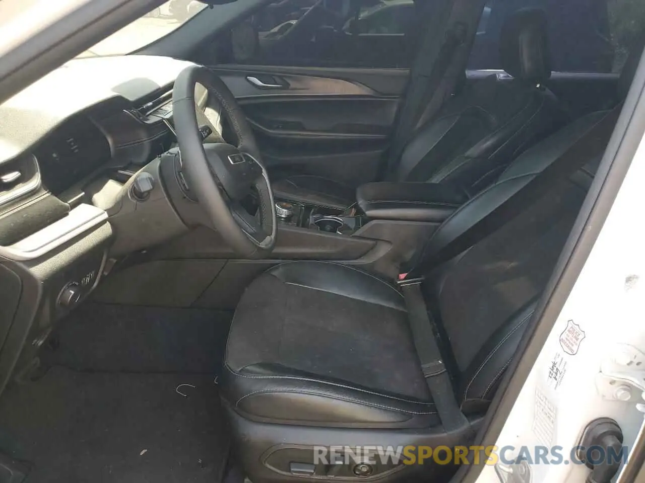 7 Photograph of a damaged car 1C4RJJAG7P8835370 JEEP GRAND CHER 2023