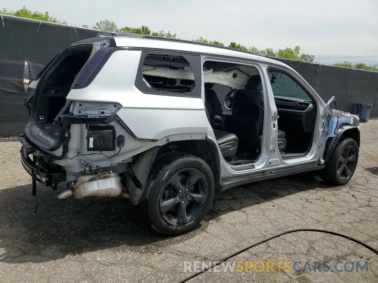 3 Photograph of a damaged car 1C4RJJAG9P8901465 JEEP GRAND CHER 2023