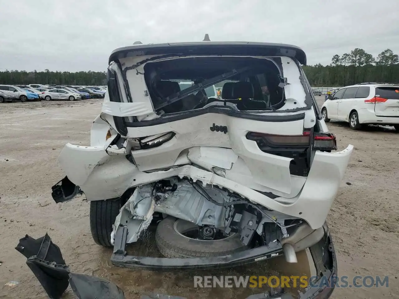 6 Photograph of a damaged car 1C4RJKAG0P8736332 JEEP GRAND CHER 2023