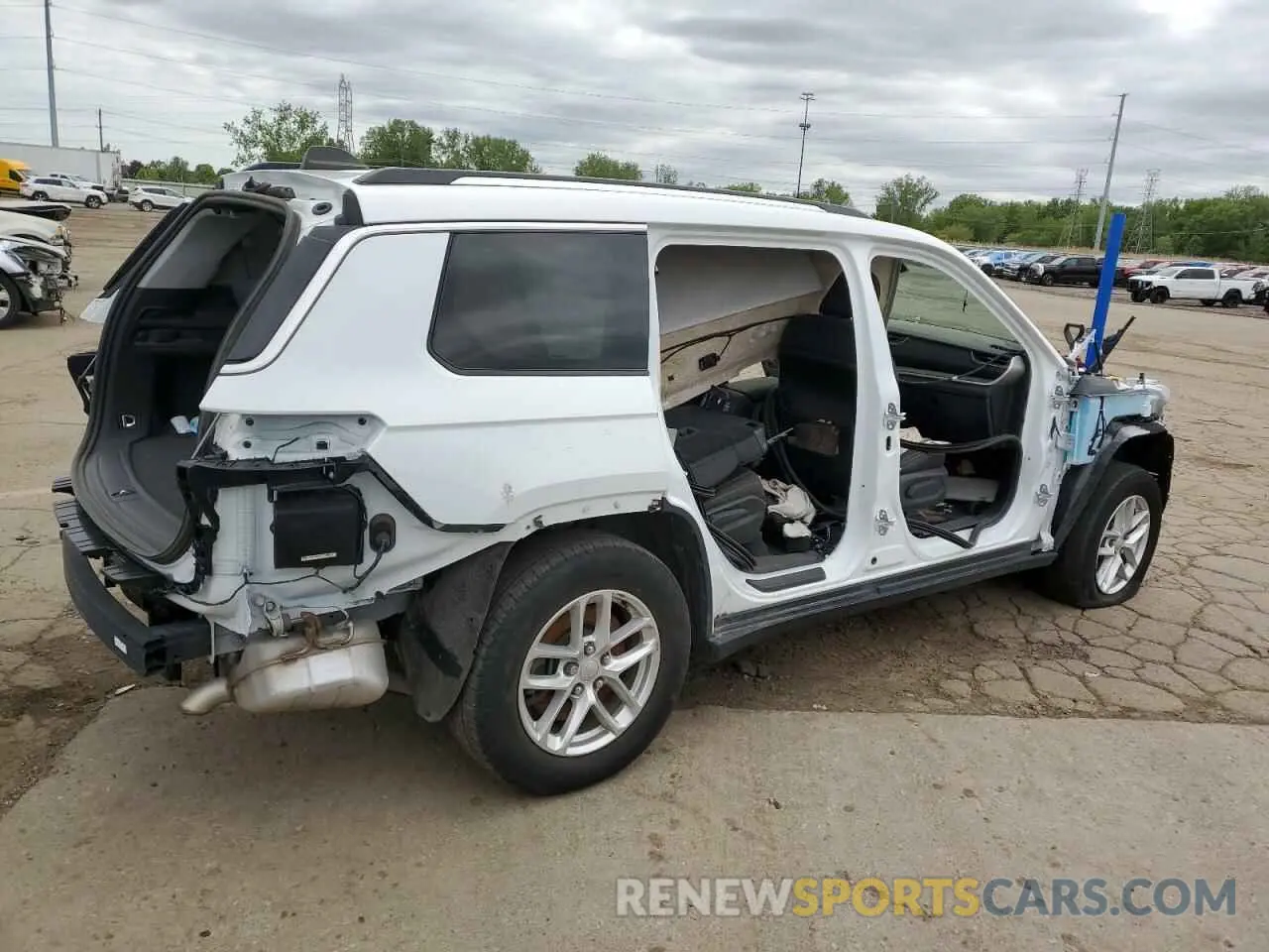 3 Photograph of a damaged car 1C4RJKAG2P8769736 JEEP GRAND CHER 2023