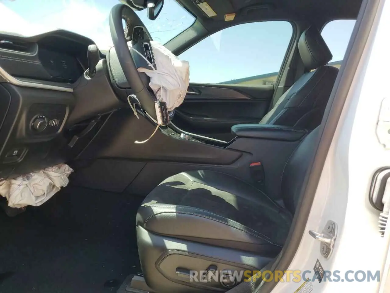 7 Photograph of a damaged car 1C4RJKAGXP8858325 JEEP GRAND CHER 2023