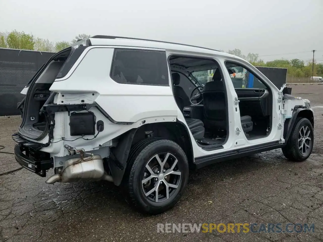 3 Photograph of a damaged car 1C4RJKBG3P8751891 JEEP GRAND CHER 2023
