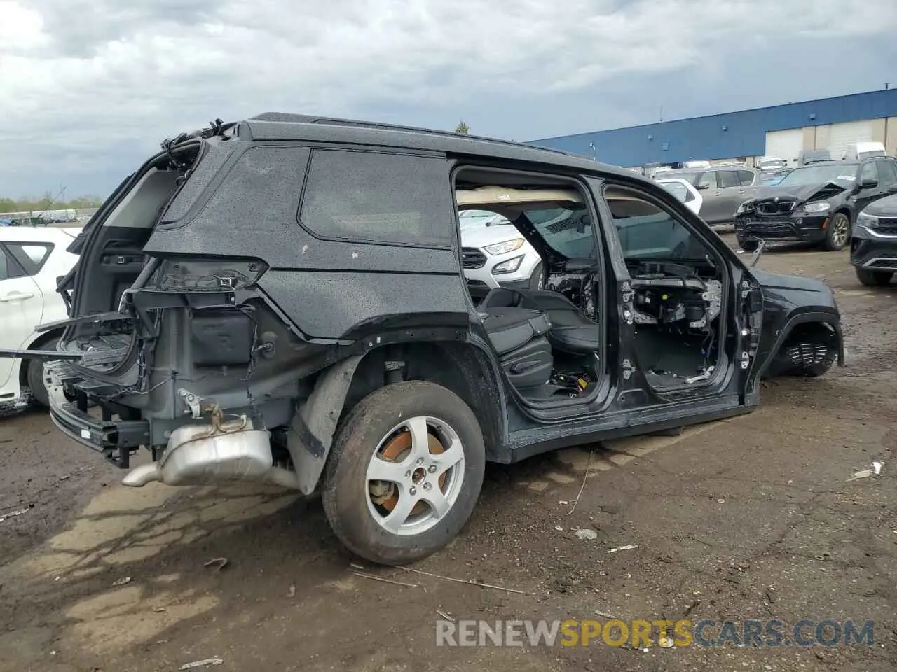 3 Photograph of a damaged car 1C4RJKBG7P8731322 JEEP GRAND CHER 2023