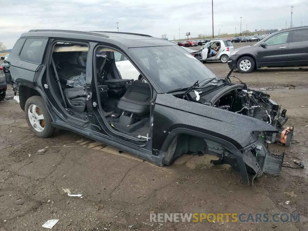 4 Photograph of a damaged car 1C4RJKBG7P8731322 JEEP GRAND CHER 2023