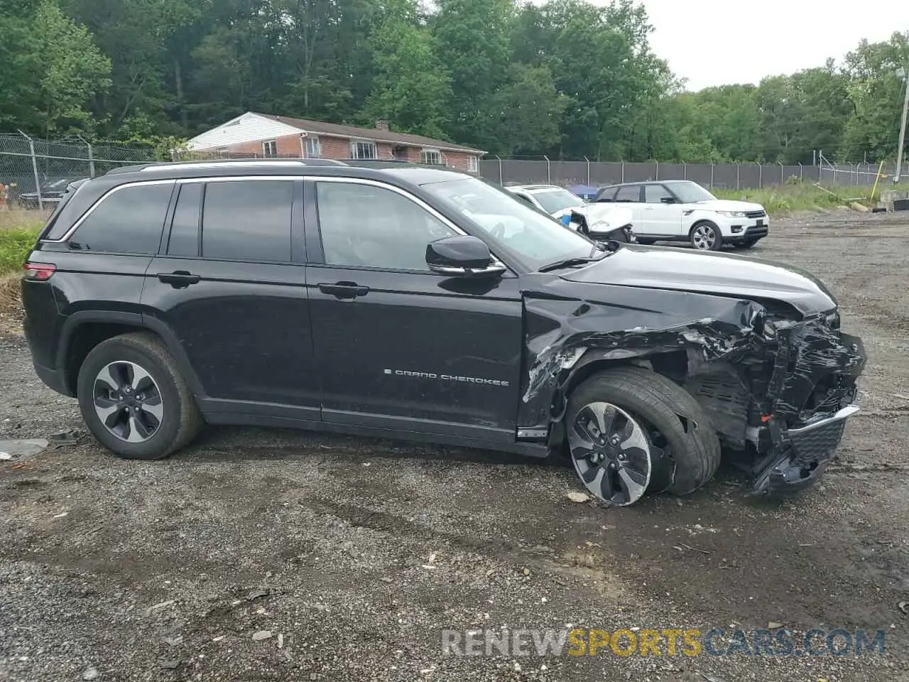 4 Photograph of a damaged car 1C4RJYB65PC623689 JEEP GRAND CHER 2023