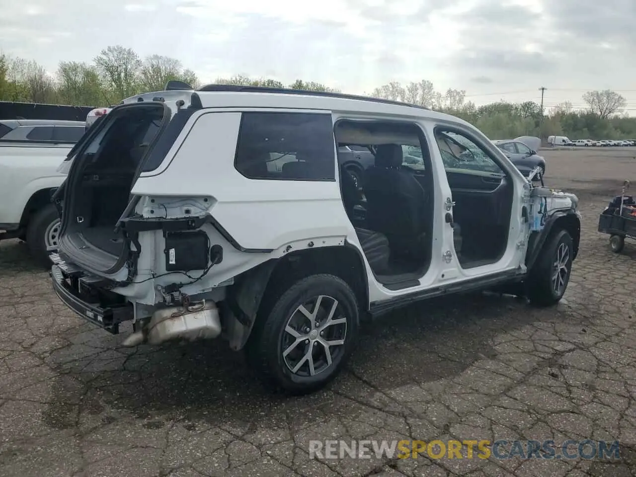 3 Photograph of a damaged car 1C4RJKBG1R8542605 JEEP GRAND CHER 2024