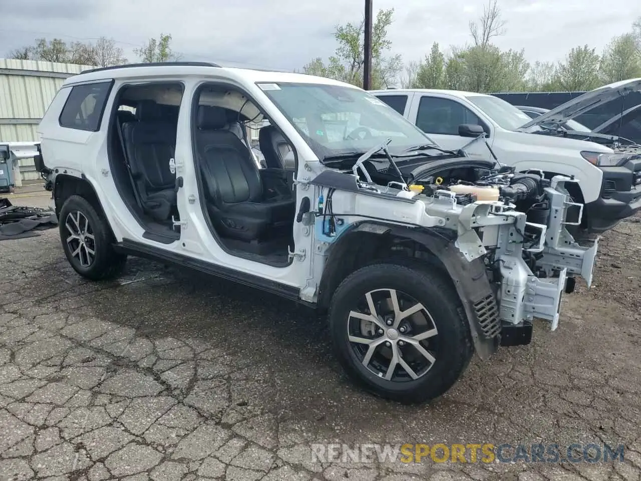 4 Photograph of a damaged car 1C4RJKBG1R8542605 JEEP GRAND CHER 2024