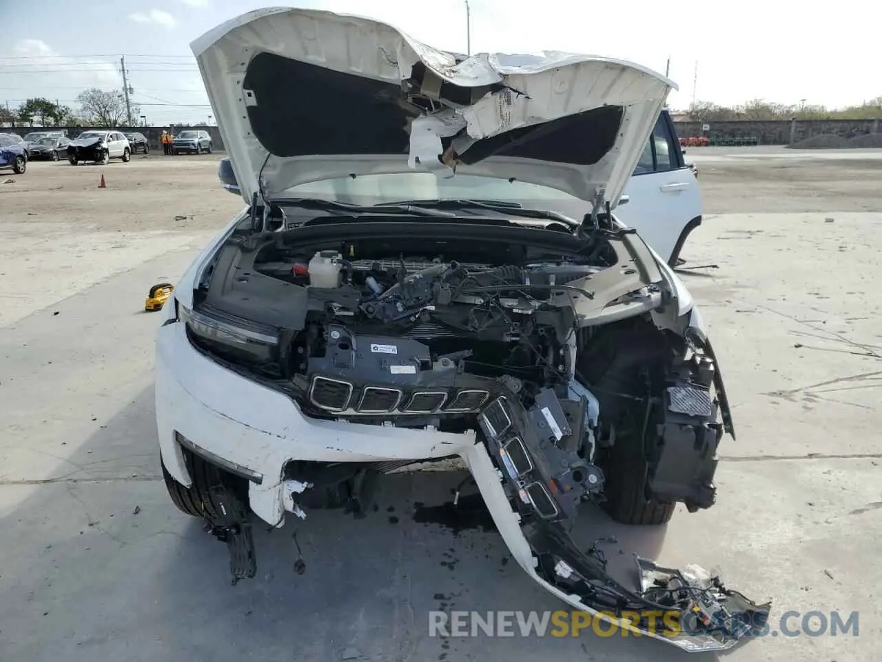 5 Photograph of a damaged car 1C4RJKBG3R8602397 JEEP GRAND CHER 2024