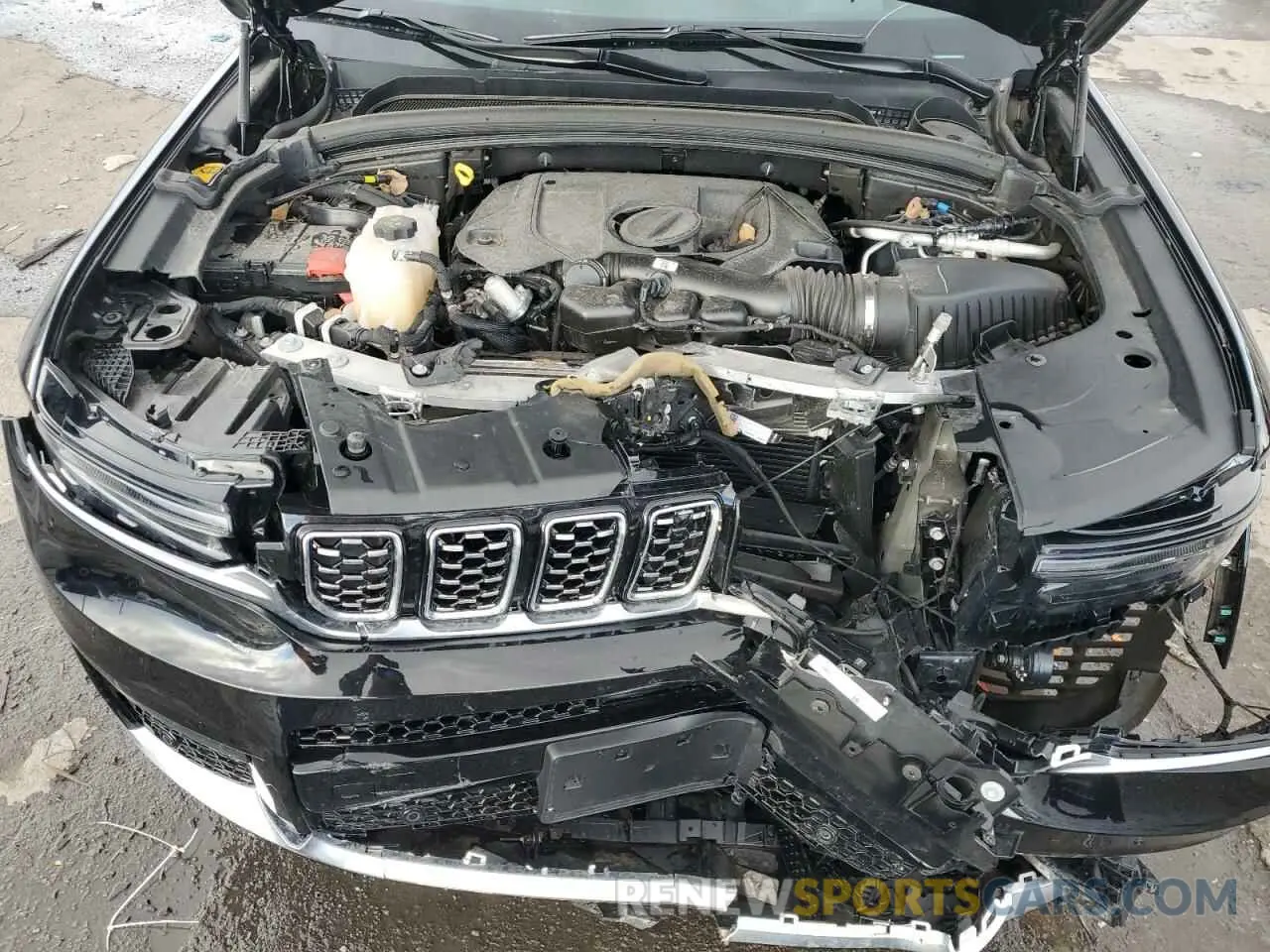12 Photograph of a damaged car 1C4RJKEG9R8928376 JEEP GRAND CHER 2024