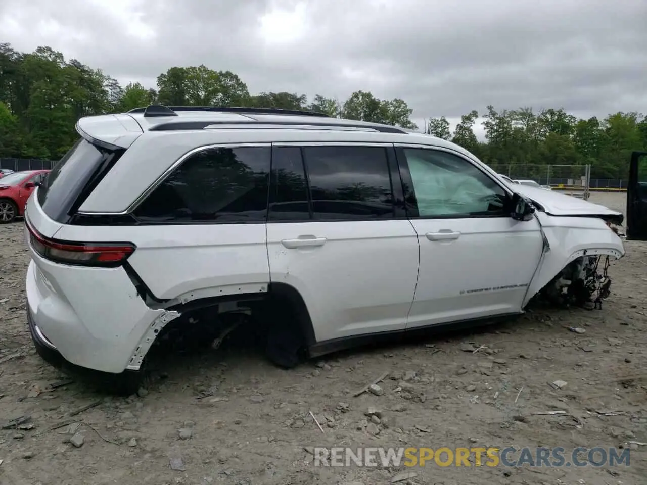 3 Photograph of a damaged car 1C4RJYB60RC713383 JEEP GRAND CHER 2024