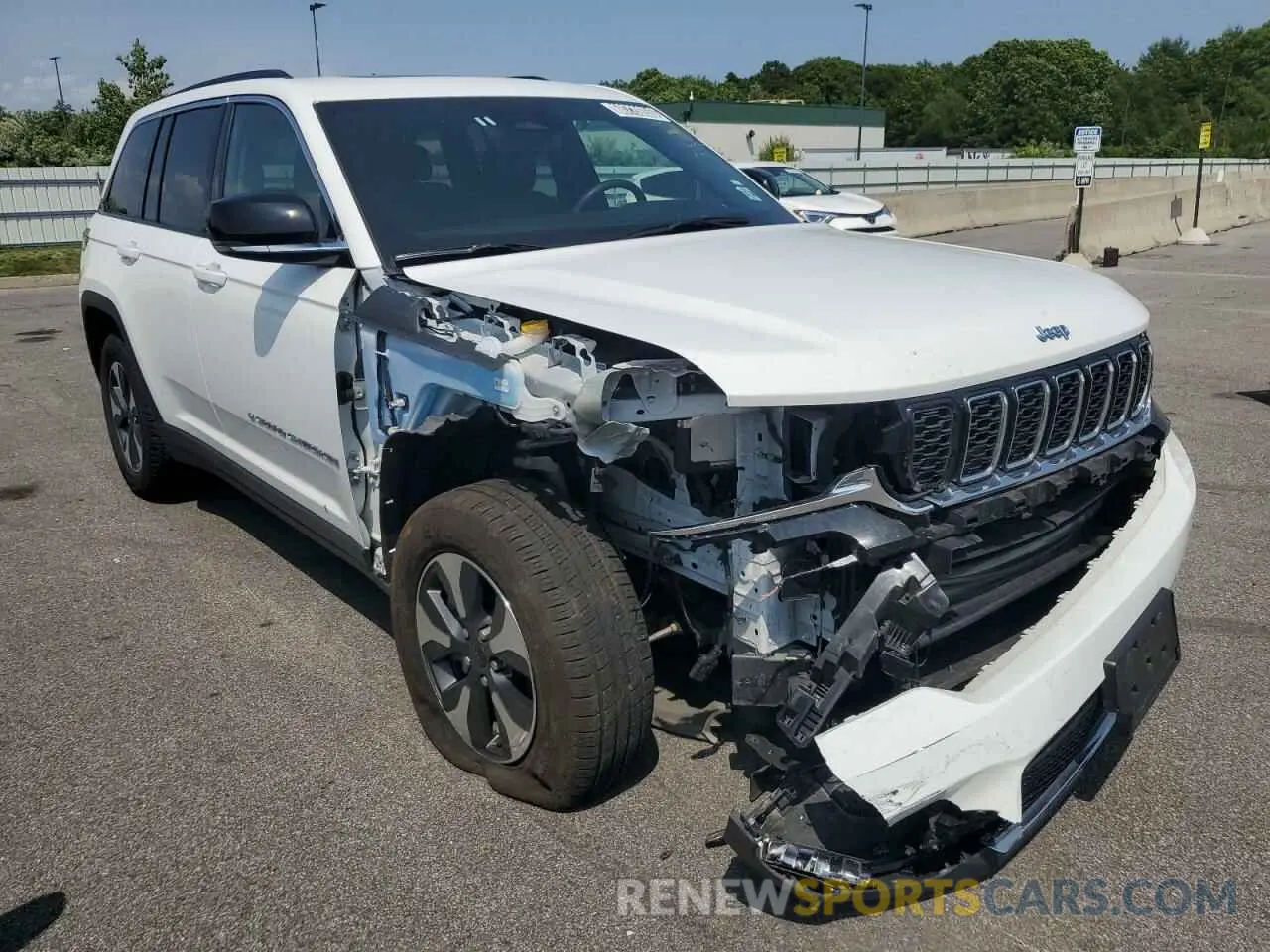 4 Photograph of a damaged car 1C4RJYB62RC120284 JEEP GRAND CHER 2024