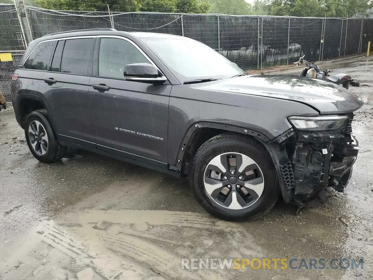 4 Photograph of a damaged car 1C4RJYB64RC120769 JEEP GRAND CHER 2024