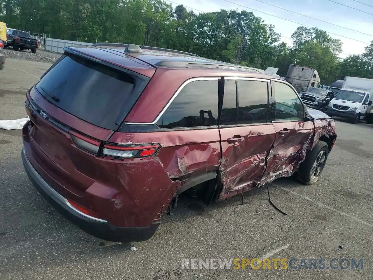 3 Photograph of a damaged car 1C4RJYB6XRC120369 JEEP GRAND CHER 2024