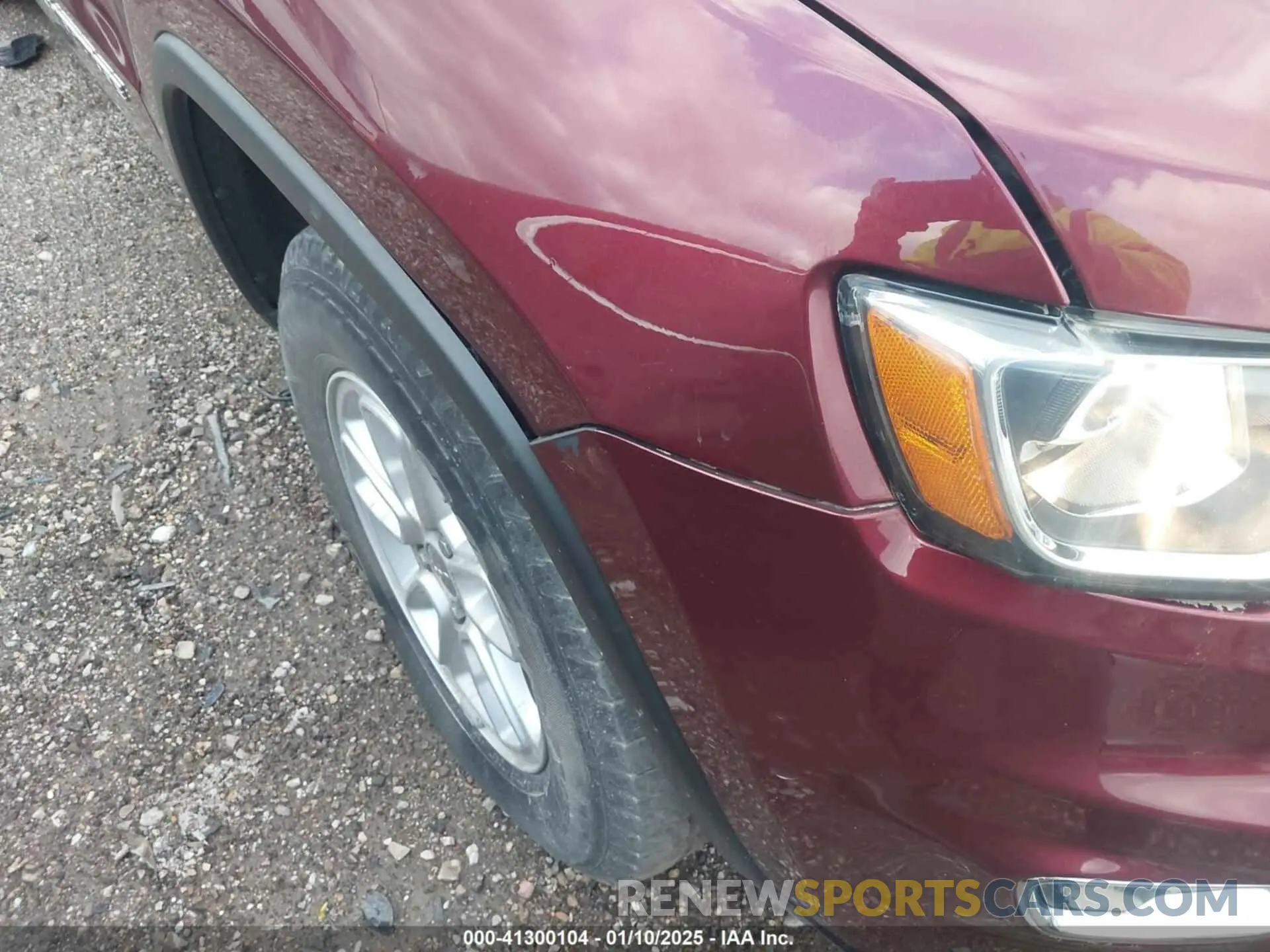 17 Photograph of a damaged car 1C4RJEAG0KC543895 JEEP GRAND CHEROKEE 2019