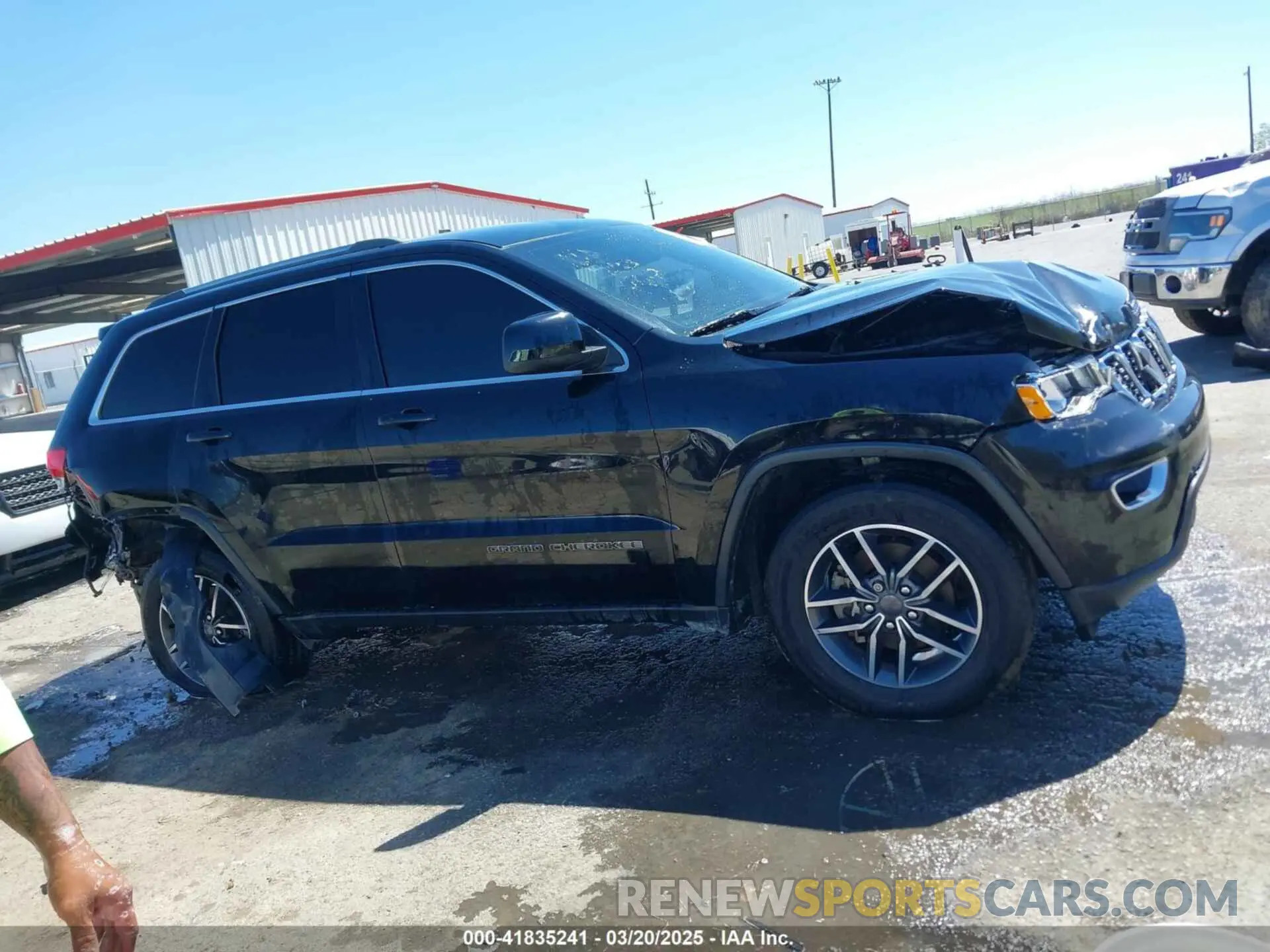 13 Photograph of a damaged car 1C4RJEAG0KC581112 JEEP GRAND CHEROKEE 2019