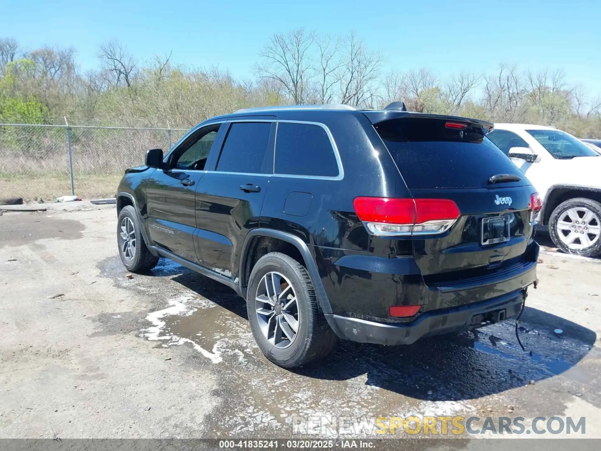 3 Photograph of a damaged car 1C4RJEAG0KC581112 JEEP GRAND CHEROKEE 2019