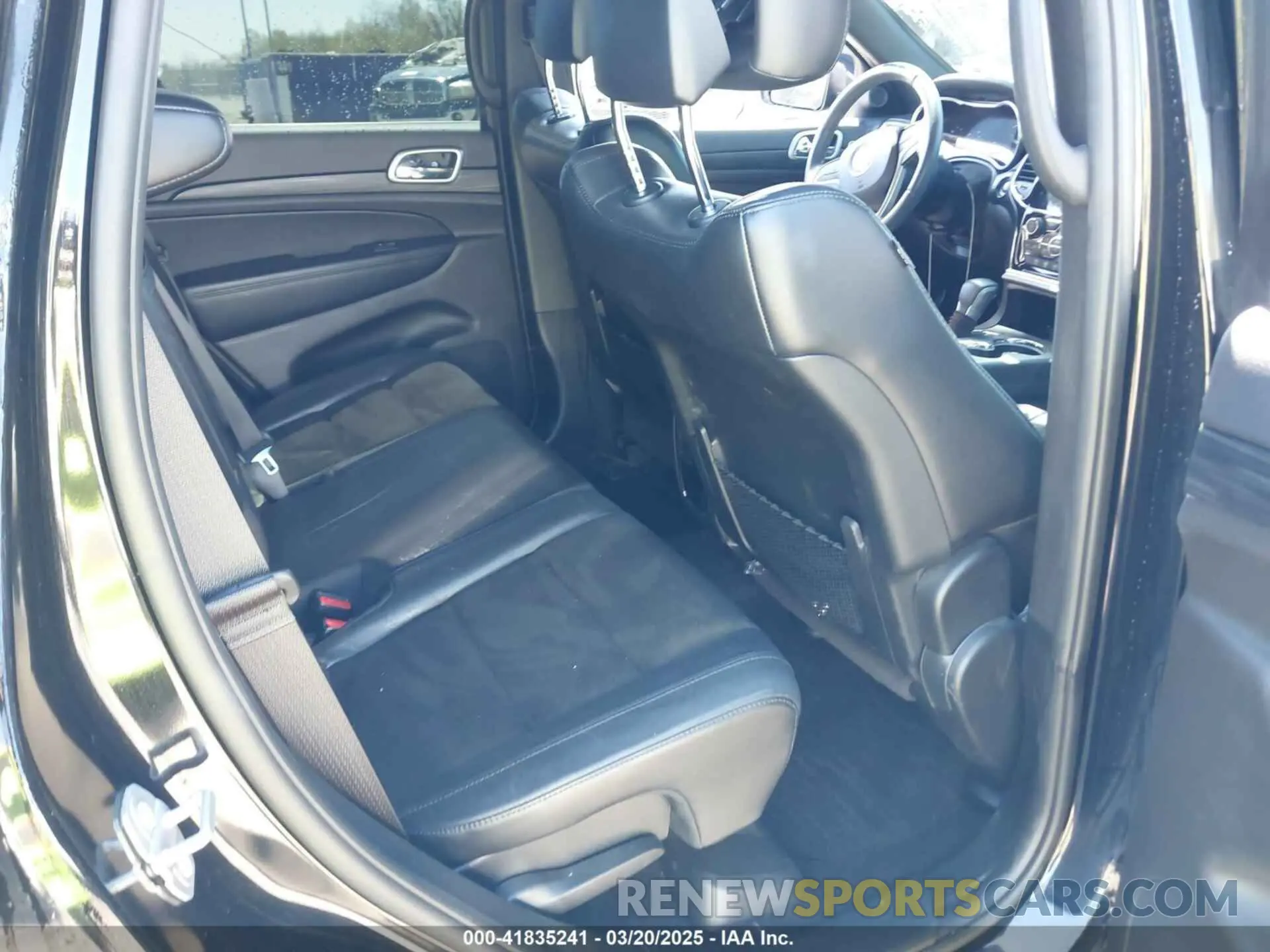 8 Photograph of a damaged car 1C4RJEAG0KC581112 JEEP GRAND CHEROKEE 2019