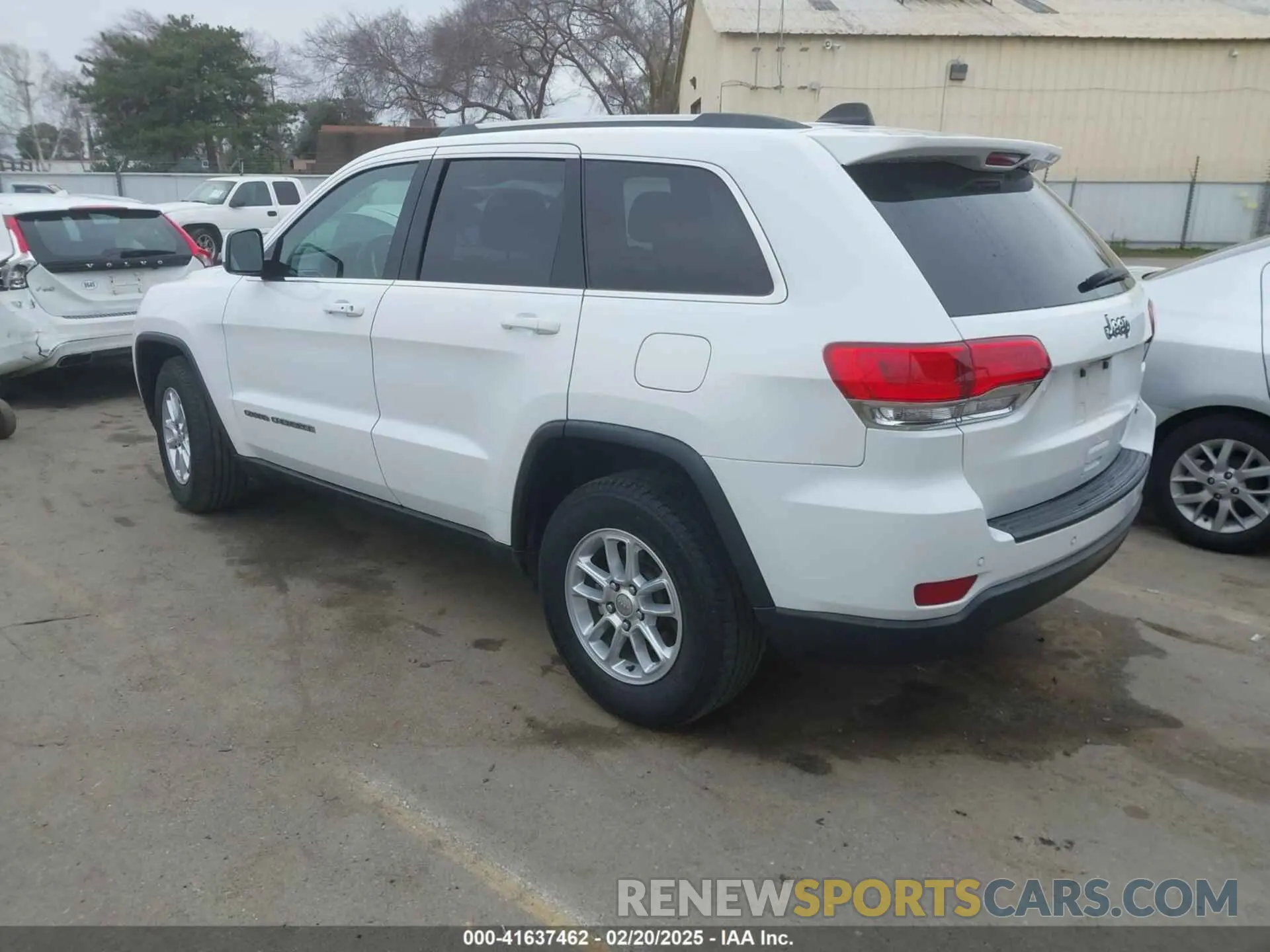 3 Photograph of a damaged car 1C4RJEAG0KC698608 JEEP GRAND CHEROKEE 2019