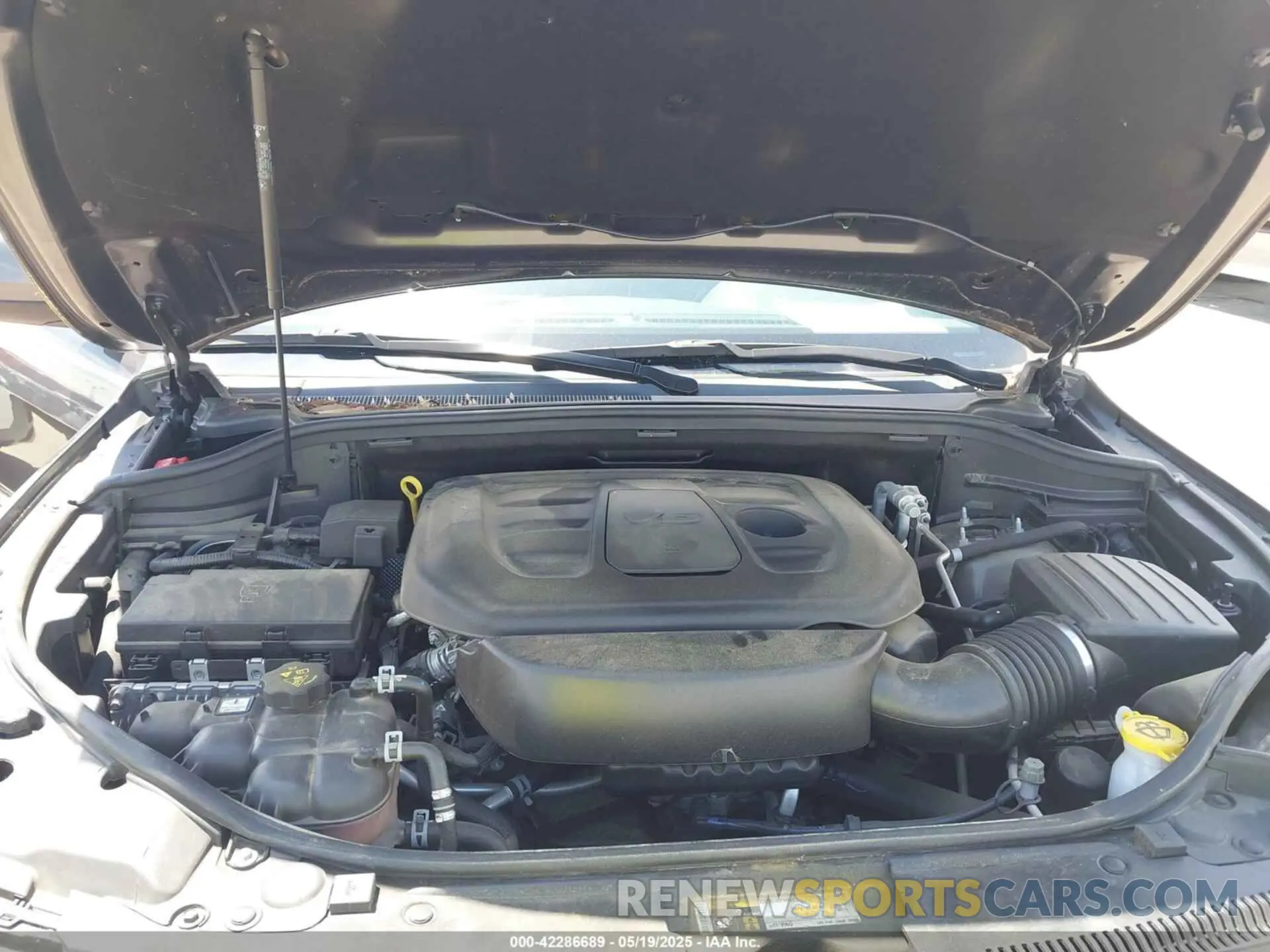 10 Photograph of a damaged car 1C4RJEAG0KC778605 JEEP GRAND CHEROKEE 2019