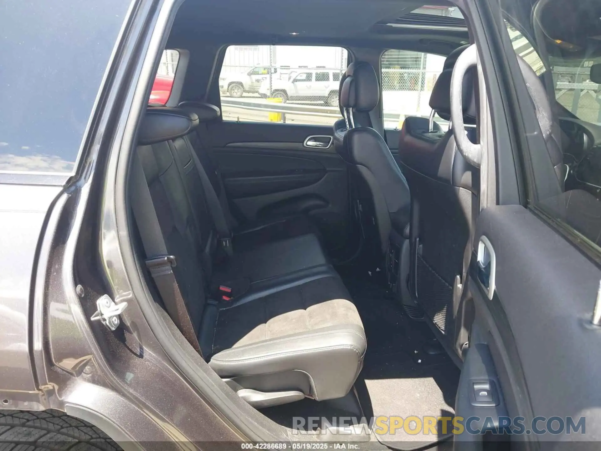 8 Photograph of a damaged car 1C4RJEAG0KC778605 JEEP GRAND CHEROKEE 2019
