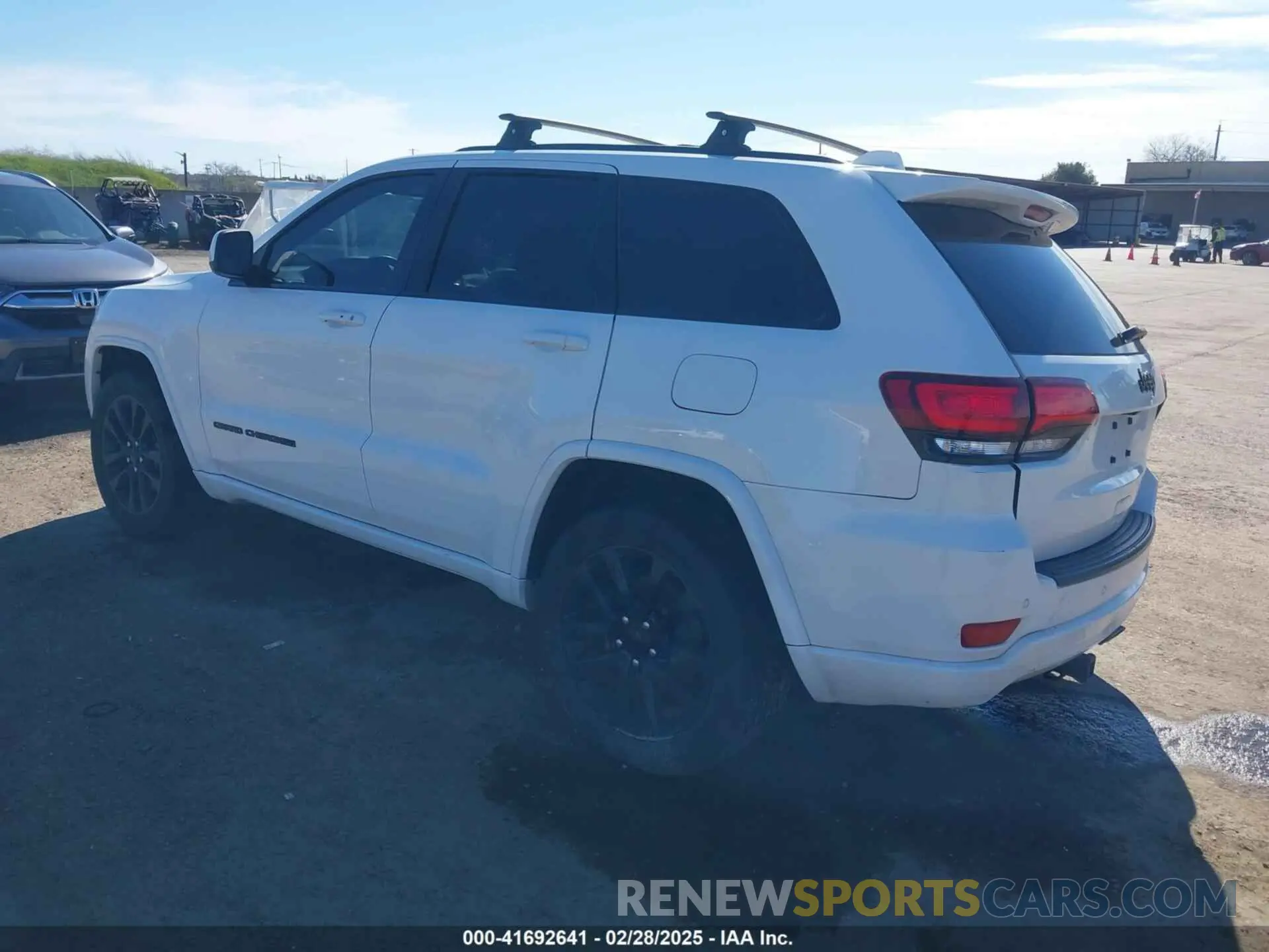 3 Photograph of a damaged car 1C4RJEAG1KC530797 JEEP GRAND CHEROKEE 2019
